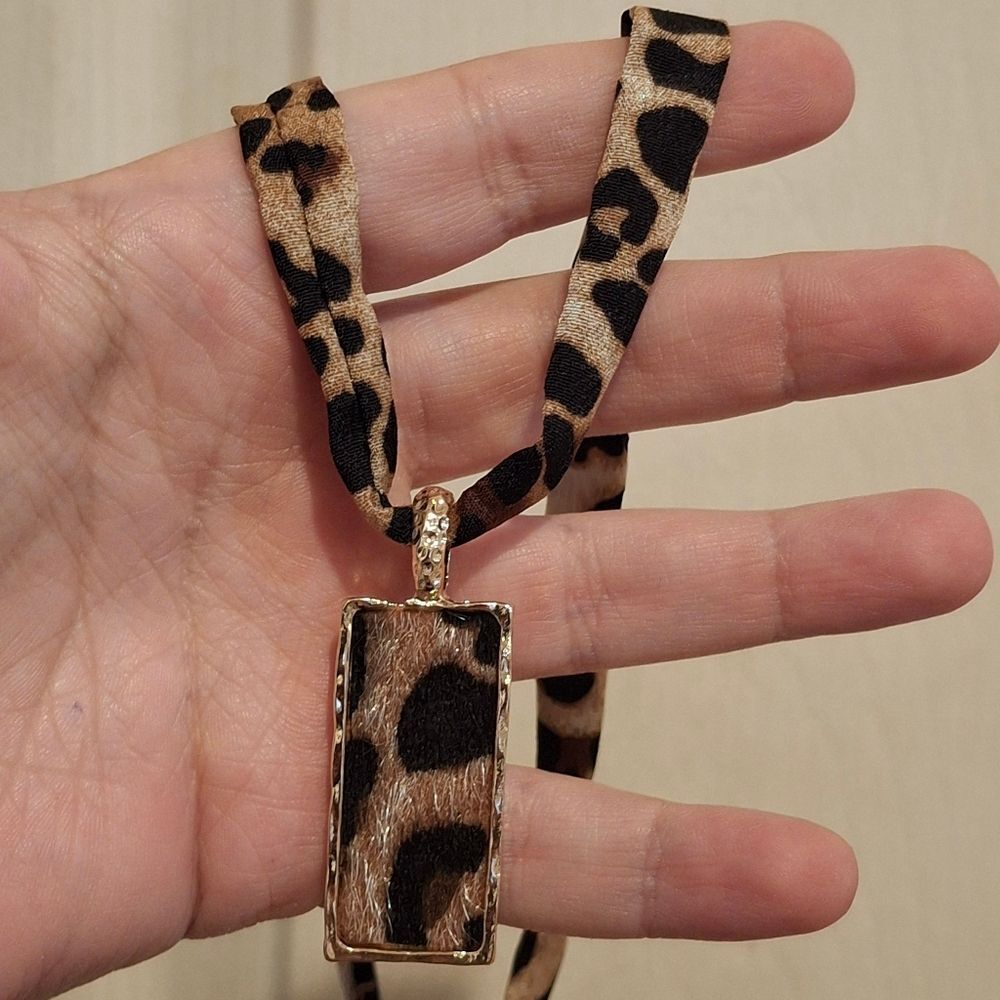 Leopard Rectangle Cloth Necklace - Picture 6 of 6